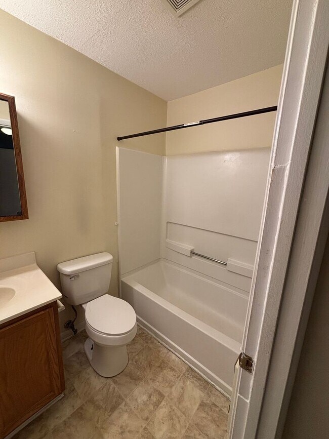 Foto del edificio - 2 Bedroom Condo in a central location!