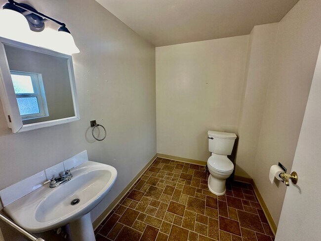 Building Photo - New on the Market!