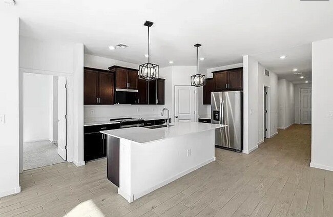 Foto del edificio - 24629 W Grove St