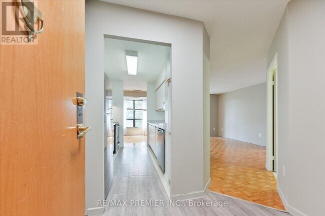 Photo du bâtiment - 3734 St Clair Ave E