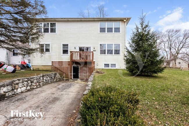 Building Photo - 217 Fairfield Dr