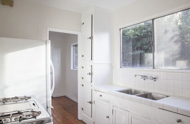 Foto del edificio - 2 br, 1 bath House - 937 W Kensington Rd