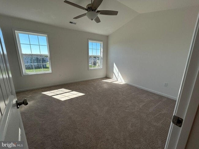 Building Photo - 364 Avon Dr