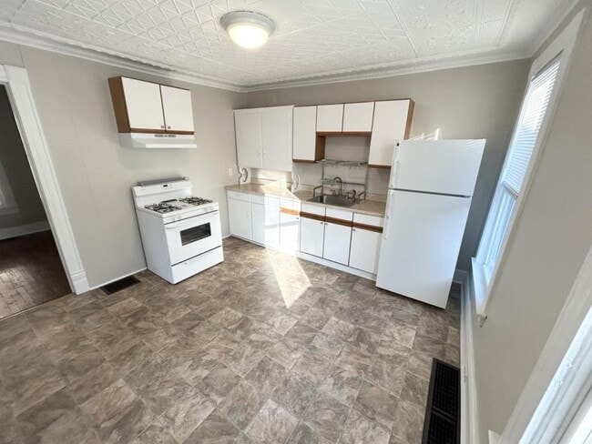 Building Photo - 519 S Midler Ave