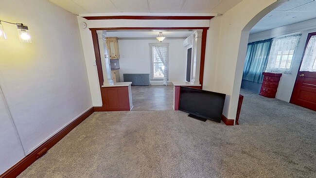 Building Photo - Cottage MOVE IN SPECIAL