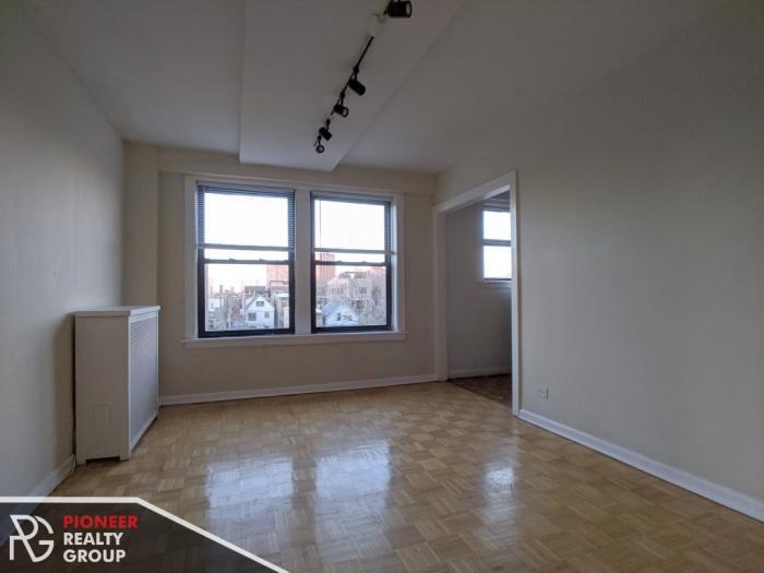 Foto principal - 2 bedroom in CHICAGO IL 60657