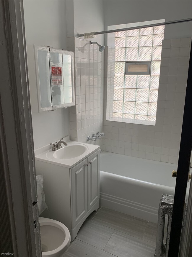 Building Photo - 2 br, 1 bath  - 5431 S Harper Ave 1W