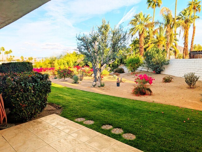 Patio con acceso directo situado en un lugar privado - 45390 Driftwood Dr