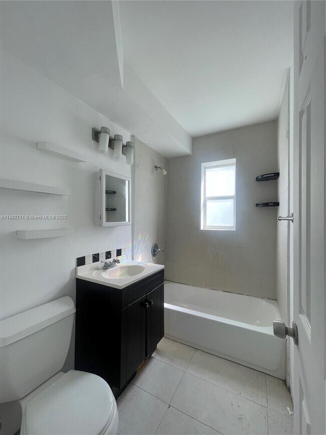 Building Photo - 550 NE 63rd St