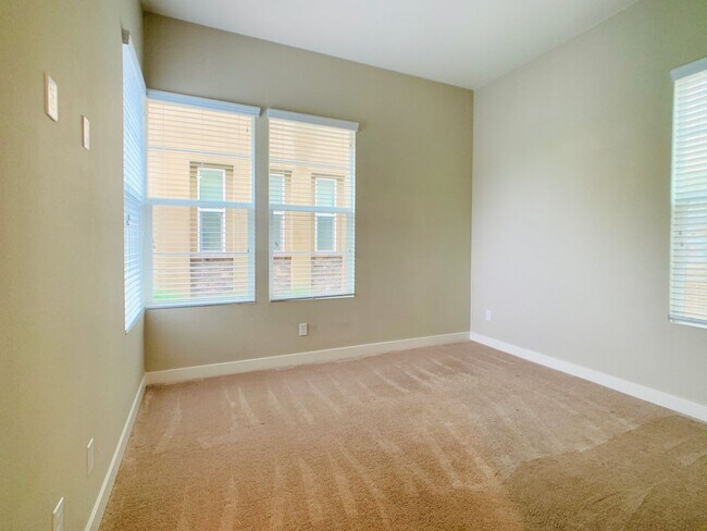 Foto del edificio - Modern 4BR Home in Irvine Great Park | Resort-Style Amenities & Top Schools