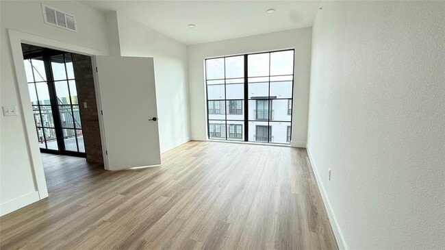 Building Photo - 4315 S Congress Ave