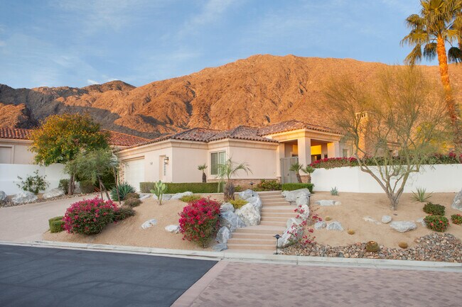 Foto del edificio - 639 Big Canyon Dr S