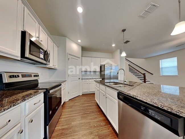 Building Photo - 460 Sandstone Dr