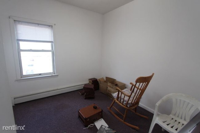 Building Photo - 240 Walden St