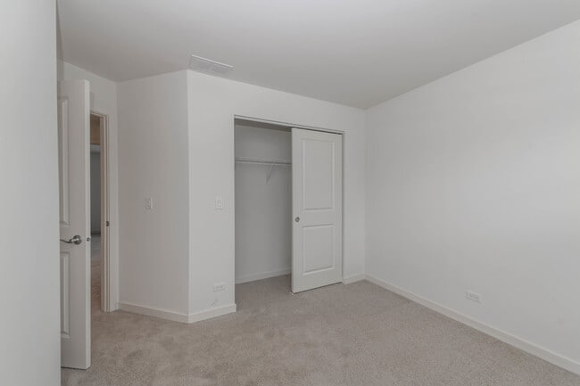 Building Photo - 21543 W Field Ct