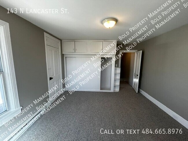 Building Photo - 3 Bed 2 Bath on Lancaster Ave