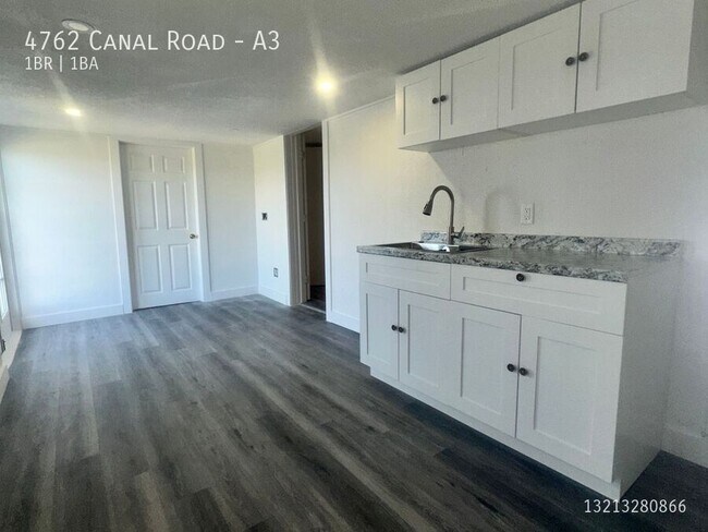 Photo - 4762 Canal Rd Apartment