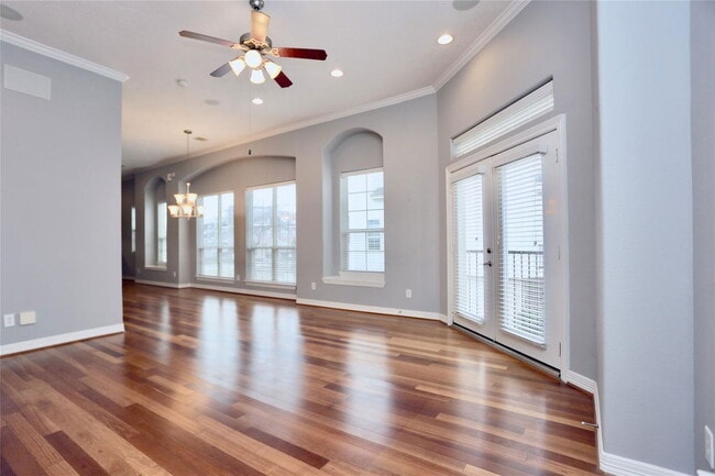 Foto del edificio - 114 Heights Blvd