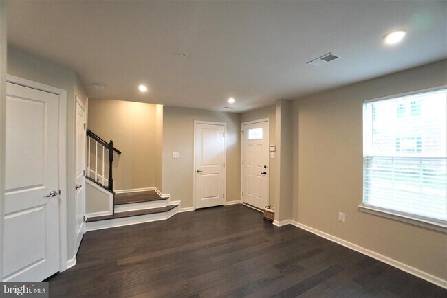 Building Photo - 125 Dragon Dr