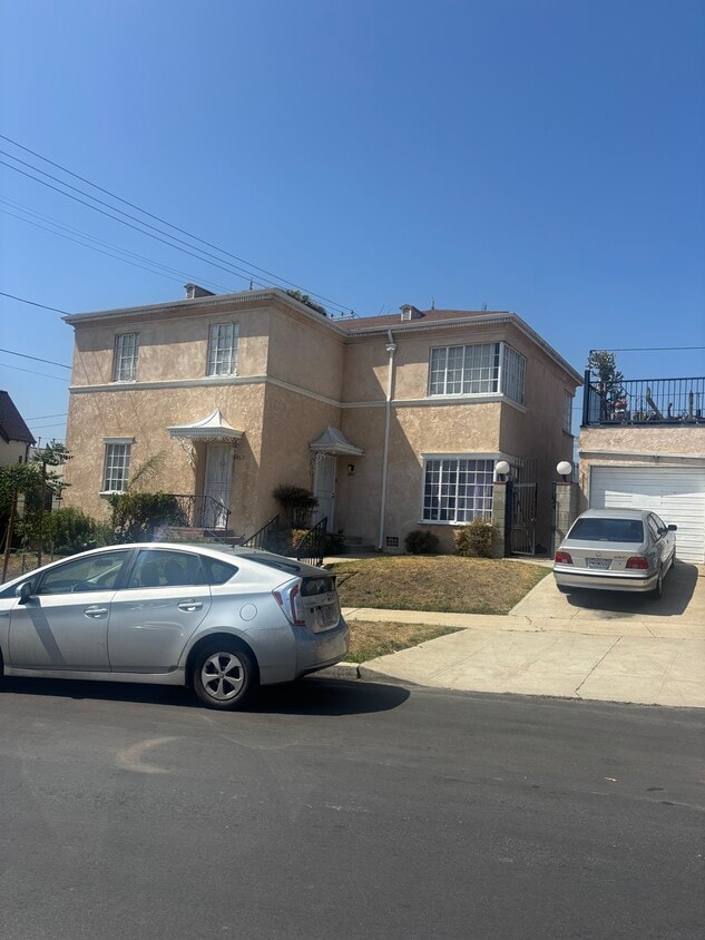 front - 4861 Dockweiler St