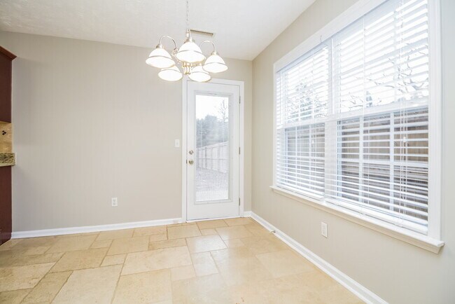Foto del edificio - 1856 Lakewood Village Dr