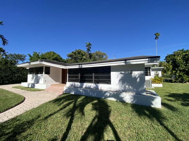 Photo - 1101 Bay Dr House