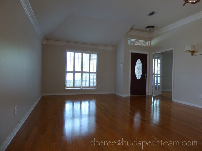 Living Room - 2402 Crockett Ct