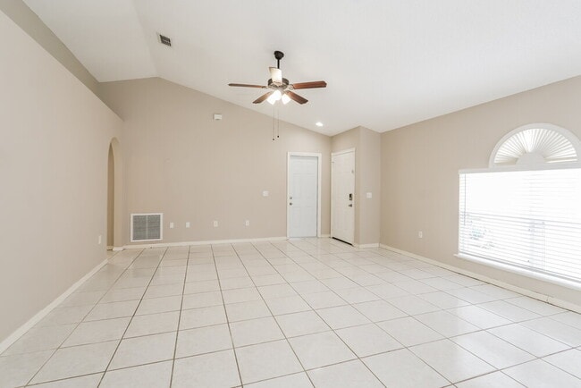Building Photo - 30539 Birdhouse Dr
