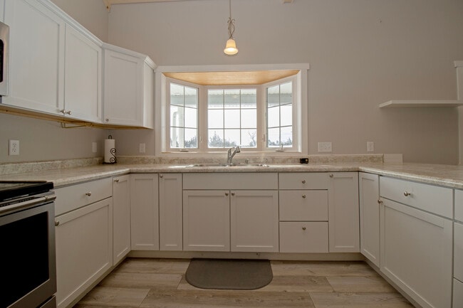 Building Photo - 13796 Hwy 55