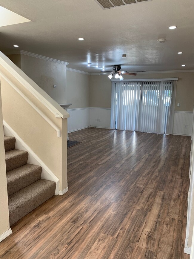 Building Photo - Hercules: Two Story Townhouse With 2 Car G...
