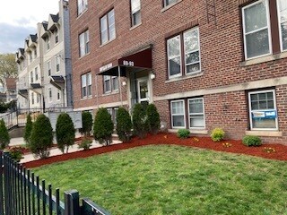 Exterior derecho - 89 Montclair Ave