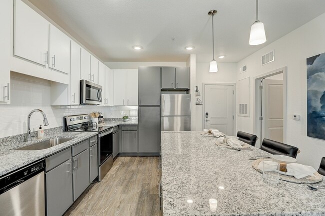 Kitchen - Atlas at the Loop Apartments