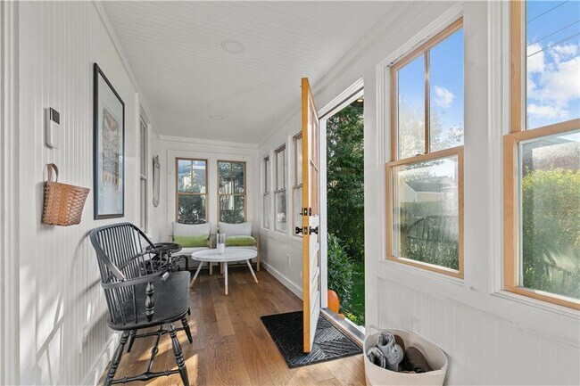 Building Photo - 19 Halsey St