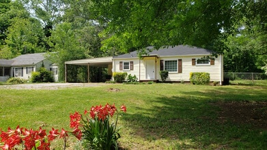 Building Photo - 4220 Maplewood Dr