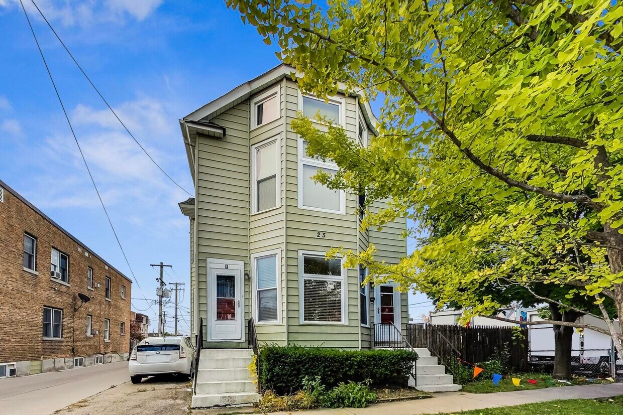 25 ster Ave Unit 1, Highwood, IL 60040 Condo for Rent in Highwood