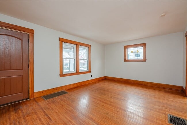 Building Photo - 81 Van Bergh Ave