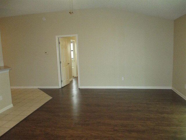 Foto del edificio - 3741 Woodbriar Dr