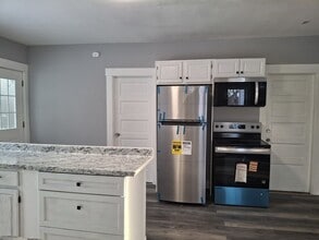 Building Photo - 14-18 Florence St