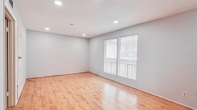 Building Photo - 2515 Shakespeare St