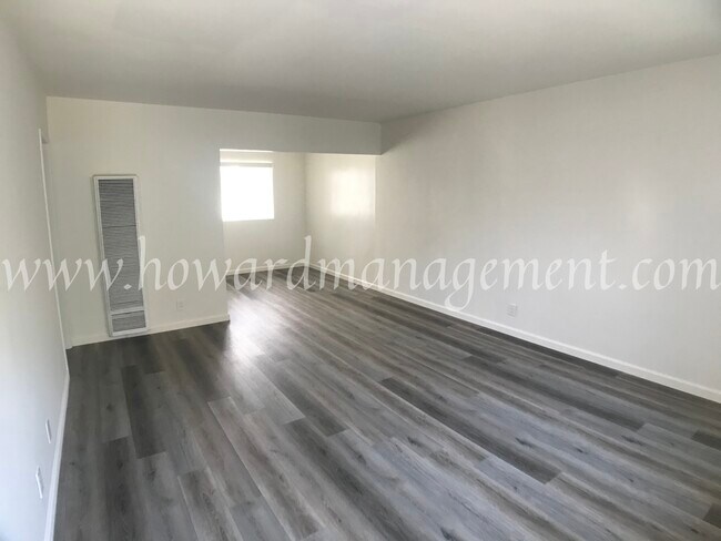 Building Photo - 5448 Alvern Cir