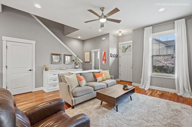 Foto del edificio - **$500 OFF THE FIRST FULL MONTH'S RENT** T...