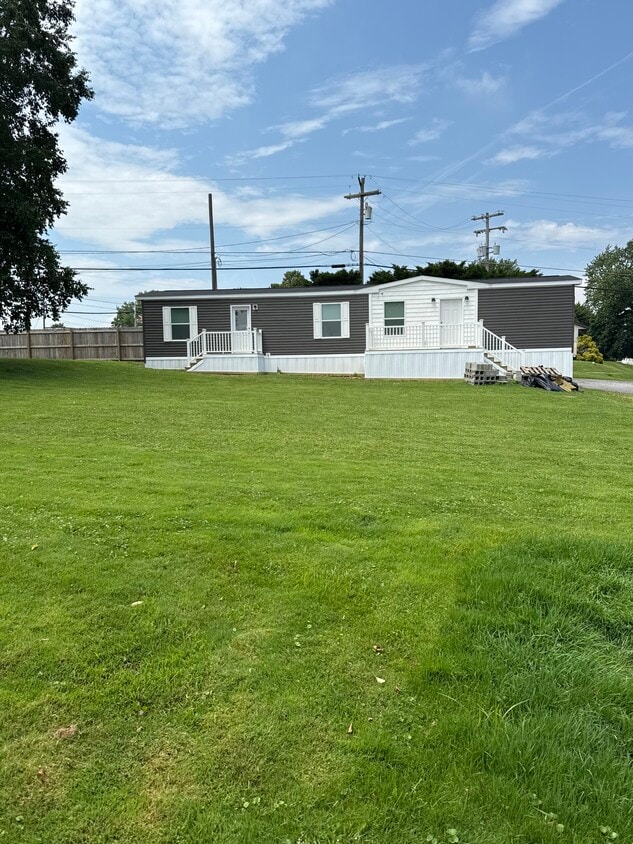 Primary Photo - 102 North Road