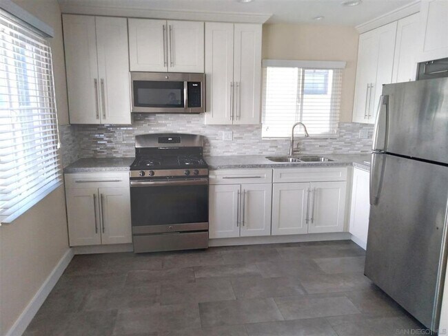 Foto del edificio - 2 BED 1 BATH Duplex Including 1 Car Garage in KENSINGTON