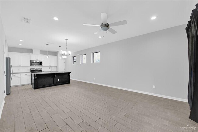 Building Photo - 22 South Dr