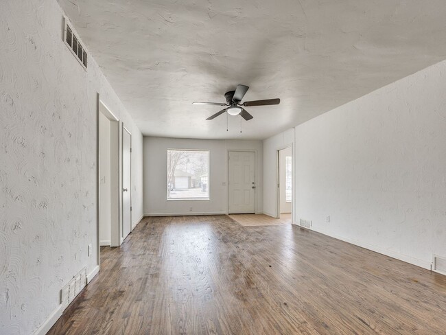 Foto del edificio - Updated home in Heart of OKC + 4 bedrooms