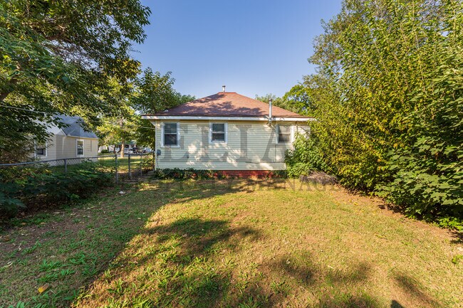 Building Photo - 308 N Reno St