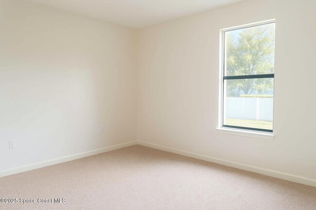 Building Photo - 817 Faull Dr