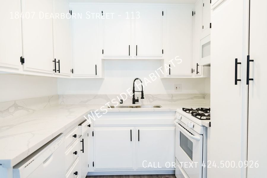 Foto principal - 18407 Dearborn St