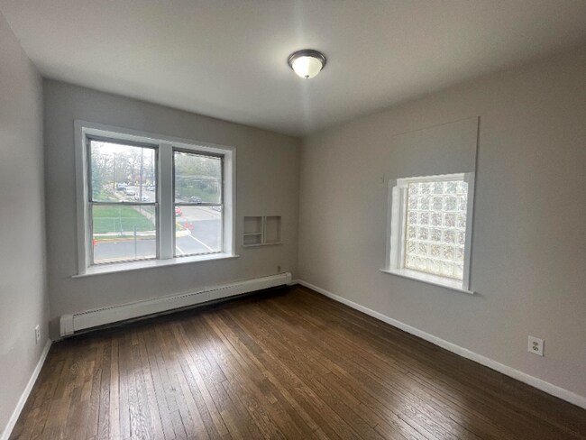 Foto del edificio - 671 Lincoln Ave