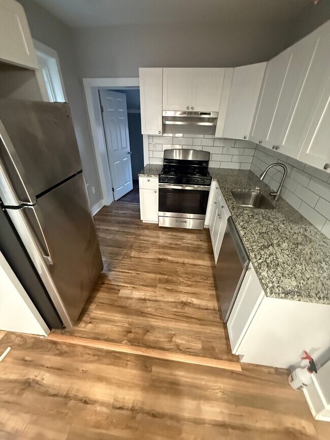 Foto del edificio - Cozy 3BR Home with 1 Bath – Fully Equipped Kitchen